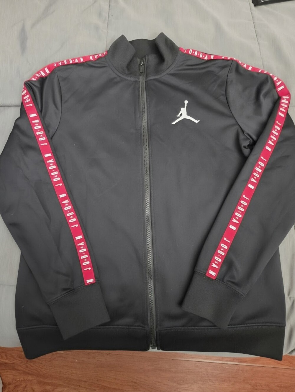 Jordan Boys Tricot Track Jacket Zip Up Large 12/13 & Nike Gloves Bundle